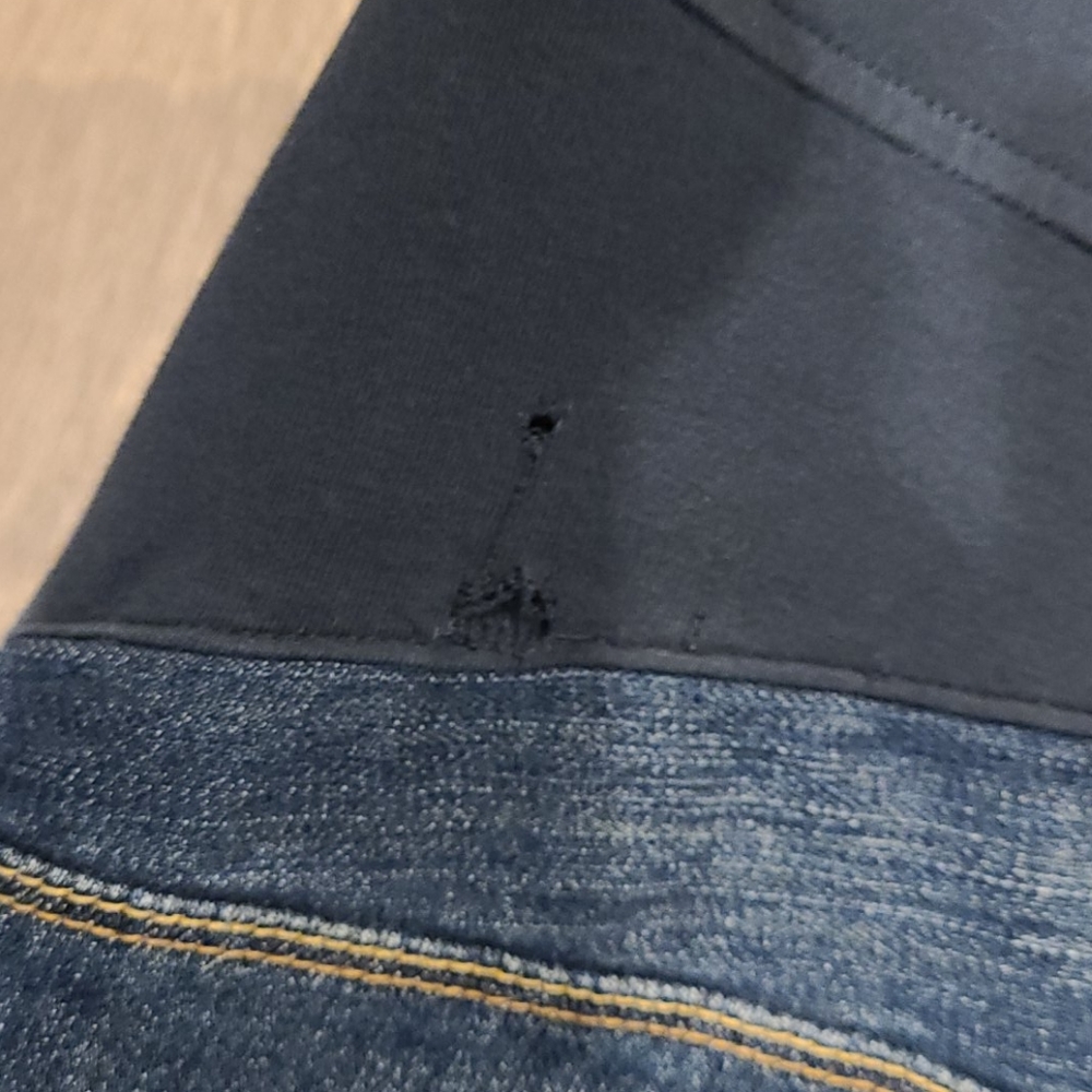 Old Navy Maternity Jeans 10 - Picture 4 of 4